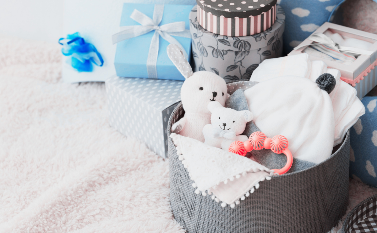 co na prezent dla noworodka – pudełka, maskotki